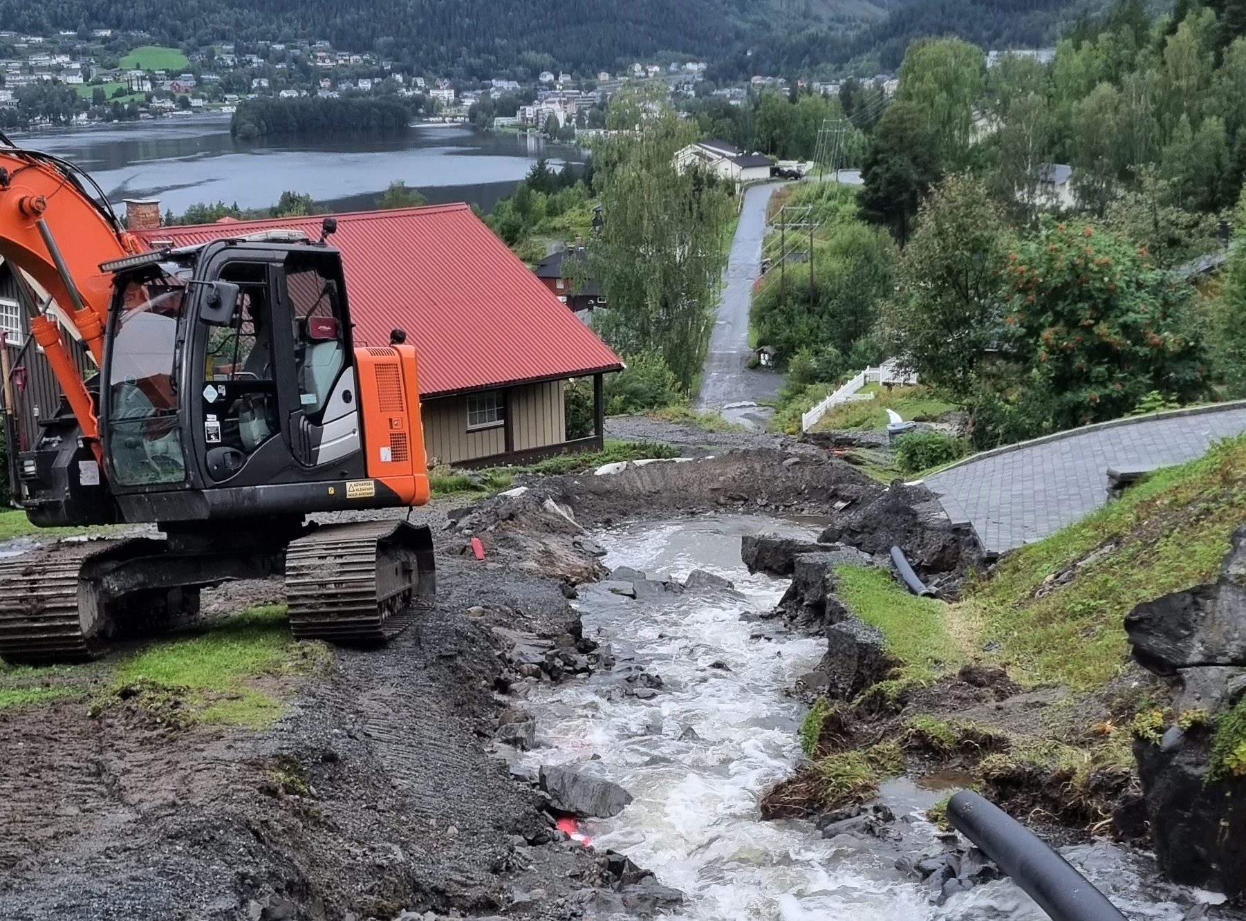 Oppryfdding etter flommen Hans